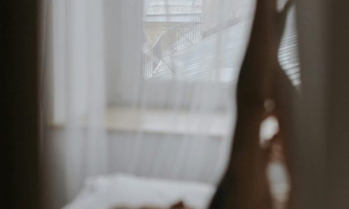 O sexo é bem melhor quando paramos de nos preocupar em ser “bom de cama”.